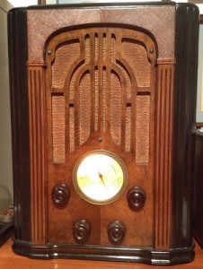 1934 Atwater Kent Model 337 Antique Radio_400w